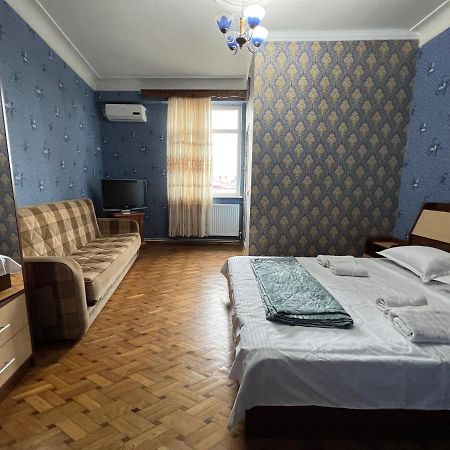 Twins Guest House Batumi Exterior photo