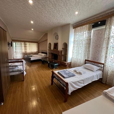 Twins Guest House Batumi Exterior photo