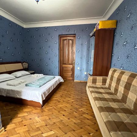 Twins Guest House Batumi Exterior photo