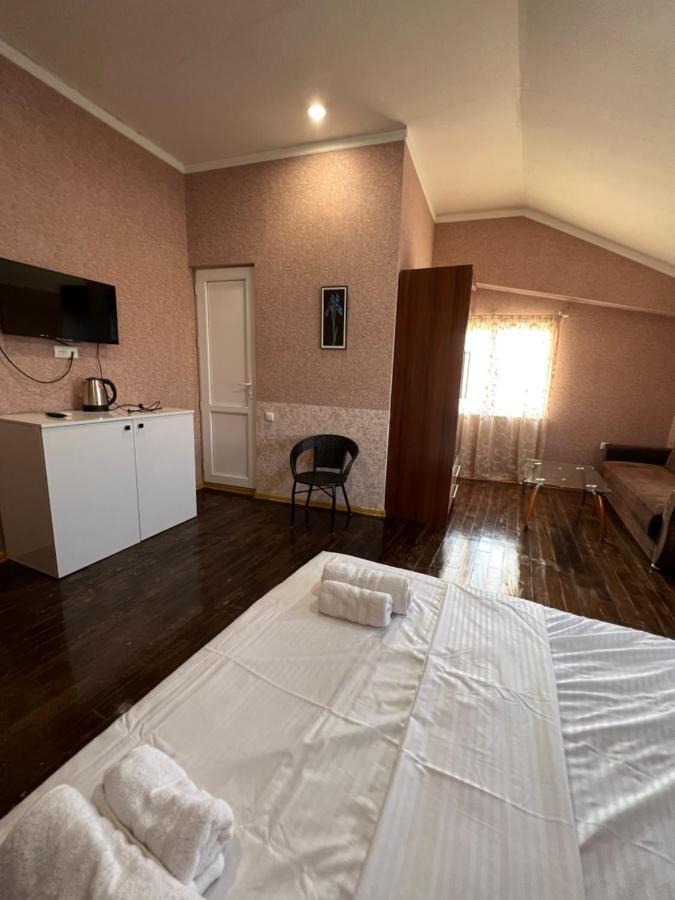 Twins Guest House Batumi Exterior photo