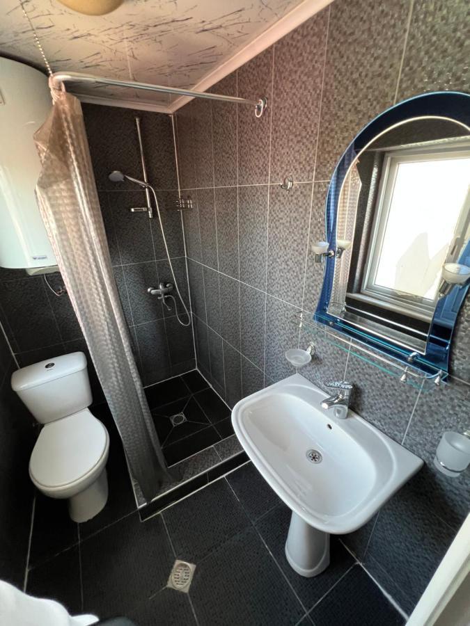 Twins Guest House Batumi Exterior photo