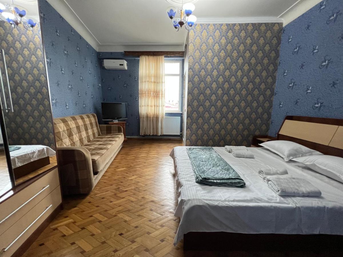 Twins Guest House Batumi Exterior photo
