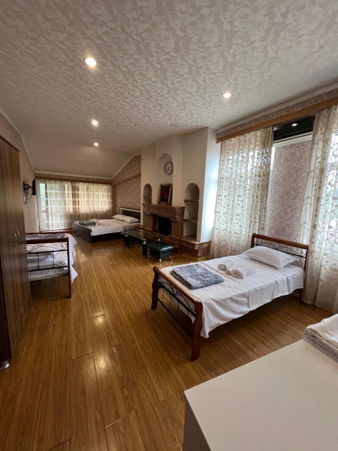 Twins Guest House Batumi Exterior photo
