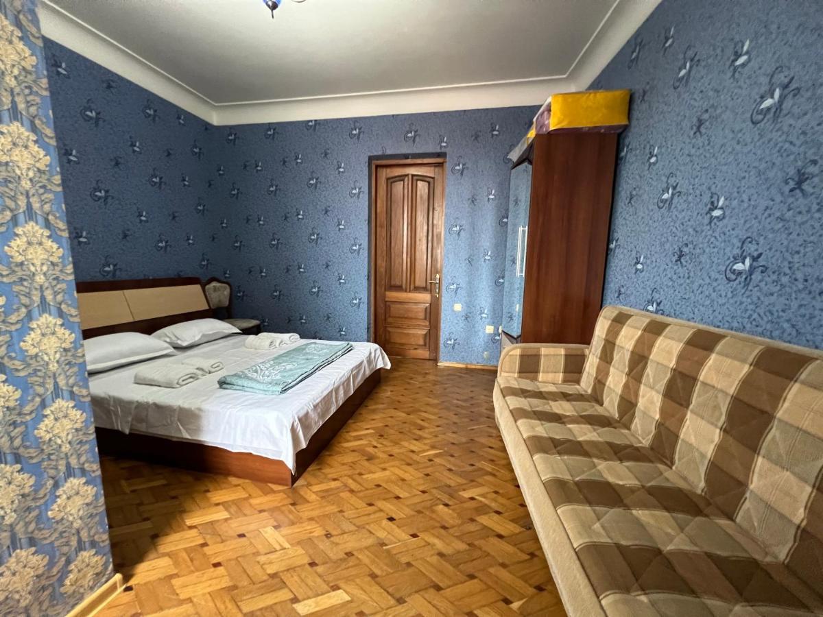 Twins Guest House Batumi Exterior photo