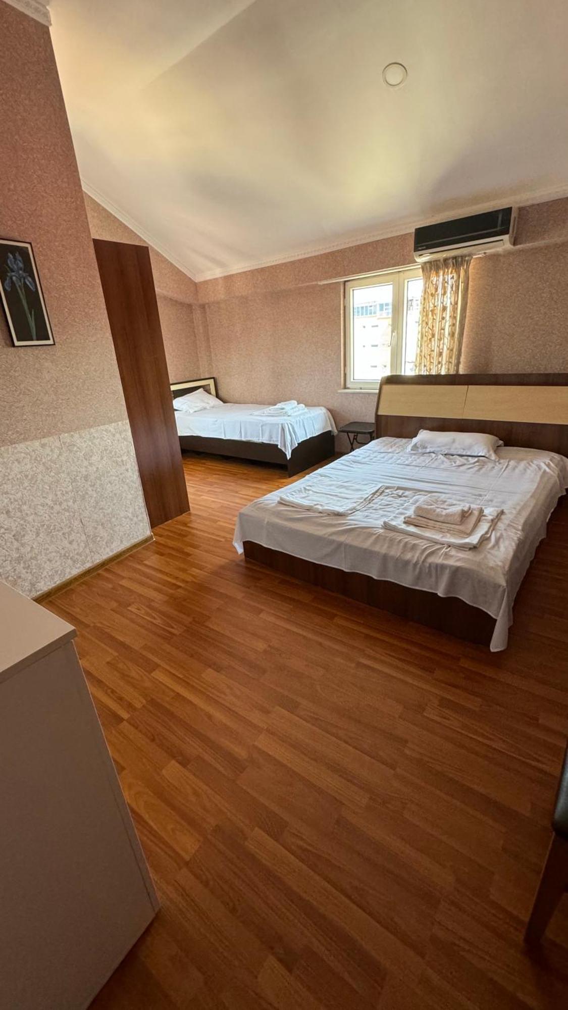 Twins Guest House Batumi Exterior photo